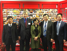 Das Foto zeigt v.l.n.r. Vize-Generalkonsul a.D. WANG Xiting, MDgt. a.D. Dr. Borchmann, Stv. CIIPA-Leiterin Frau Wang, Gesandter Botschaftsrat Wang, CIIPA-Direktor Deutschland Xu.