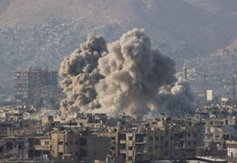 Russische und syrische Regierungsstreitkräfte bombardieren am 13. Dezember von der Opposition kontrollierte Gebiete bei Damaskus.