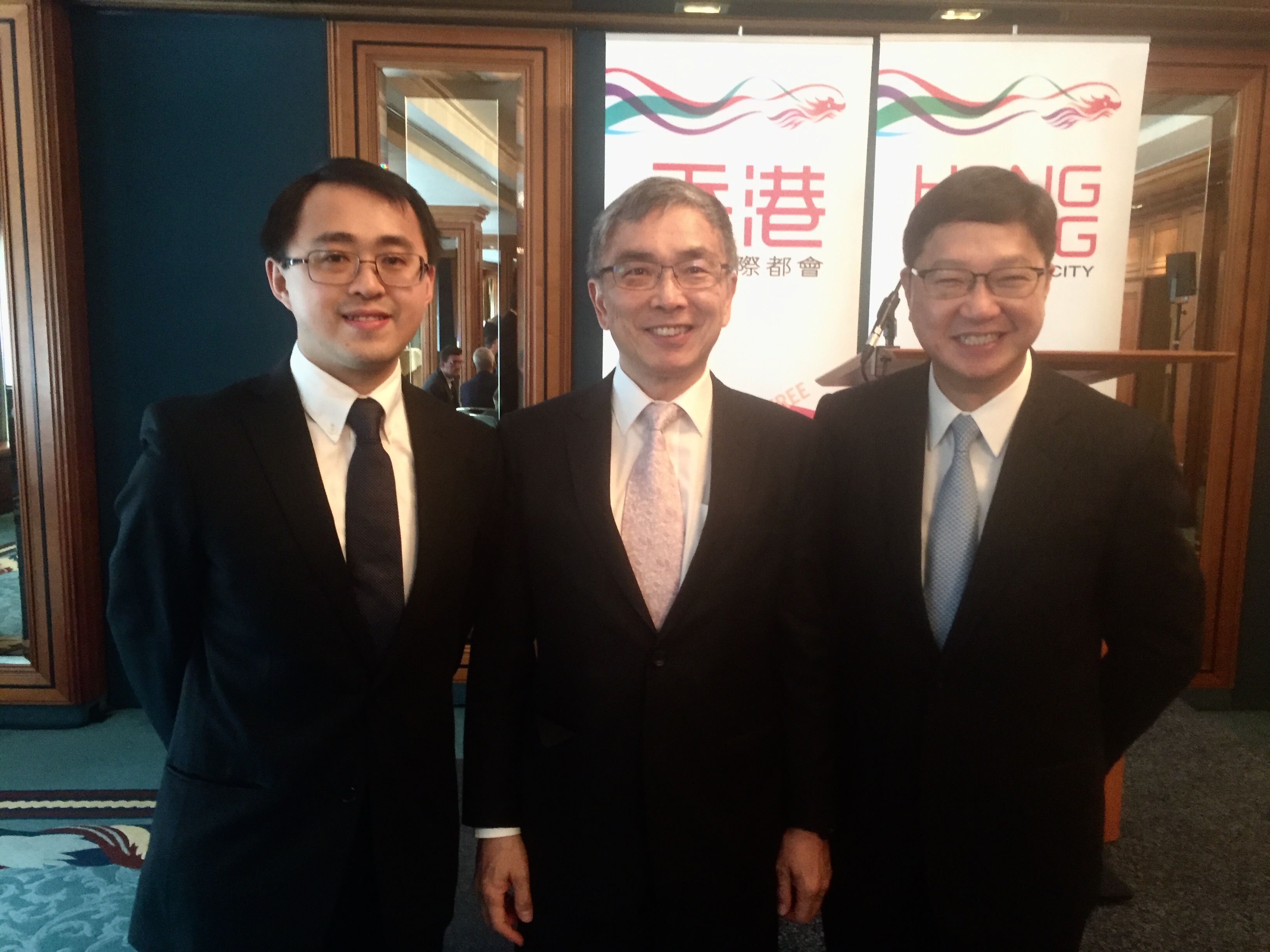 Von links: HKETO-Direktor Bill Li, Finanzchef James Lau, HKTDC-Direktor William Chui