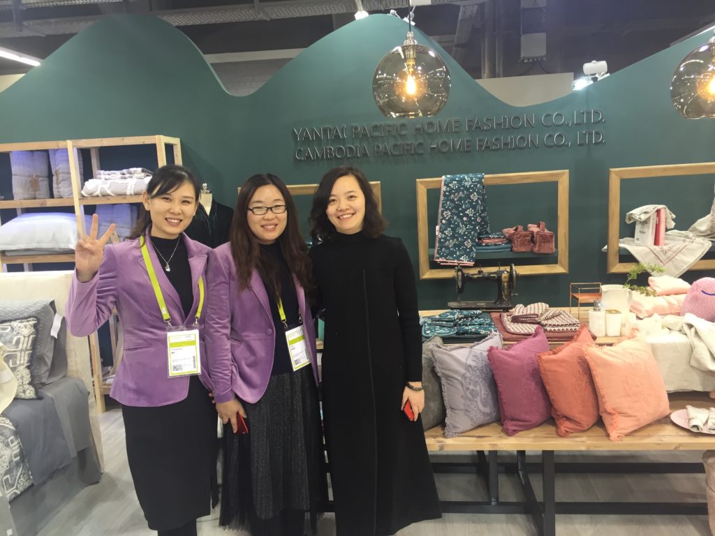 Heimtextil: Hochwertige Bett-Textilien aus Yantai präsentieren Belle MA, Jennifer ZHAO und Designerin Ellie GAO von Pacific